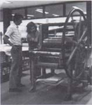 Bonifacio en el taller del editor Gustavo Gili. Barcelona, 1975.